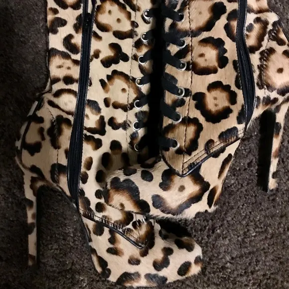 Giambattista Valli Cheetah Print Mid boots⚜