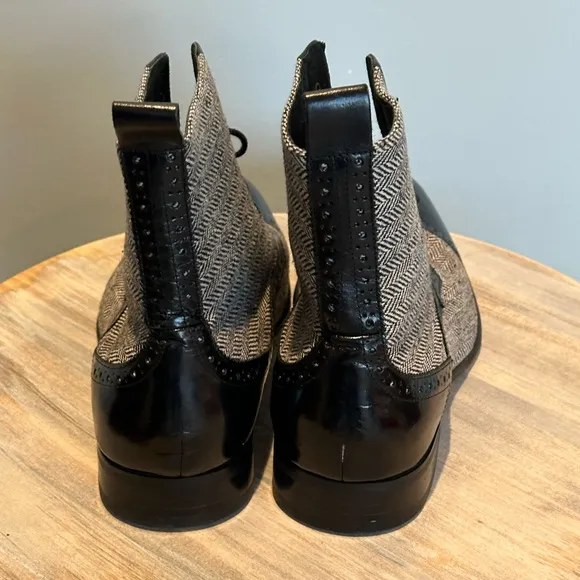 Giovanni Leather and Tweed Wingtip dress lace up boots. Size 13
