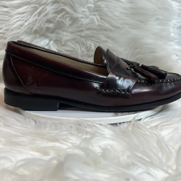 GUC Mens Bass Bungundy Leather Slip-On Loafers with Tassel Detail, 9 1/2D