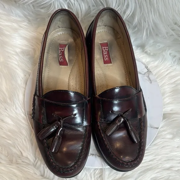 GUC Mens Bass Bungundy Leather Slip-On Loafers with Tassel Detail, 9 1/2D