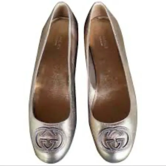 Gucci authentic Silver Leather Ballet Flats With GG Logo size 36 1/2.