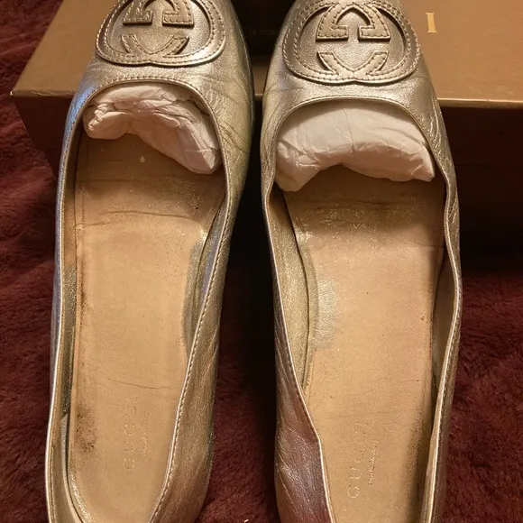 Gucci authentic Silver Leather Ballet Flats With GG Logo size 36 1/2.