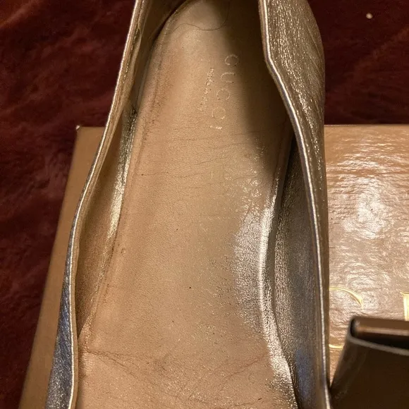 Gucci authentic Silver Leather Ballet Flats With GG Logo size 36 1/2.
