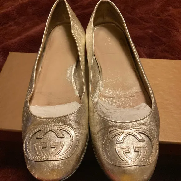 Gucci authentic Silver Leather Ballet Flats With GG Logo size 36 1/2.