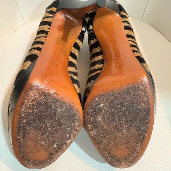 GUCCI Black and Tan Lace Up Boots with Striking Design