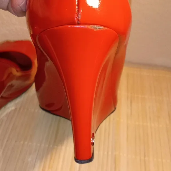 GUCCI Elegant Red Peep-Toe Heels Wedges Size 9.5B