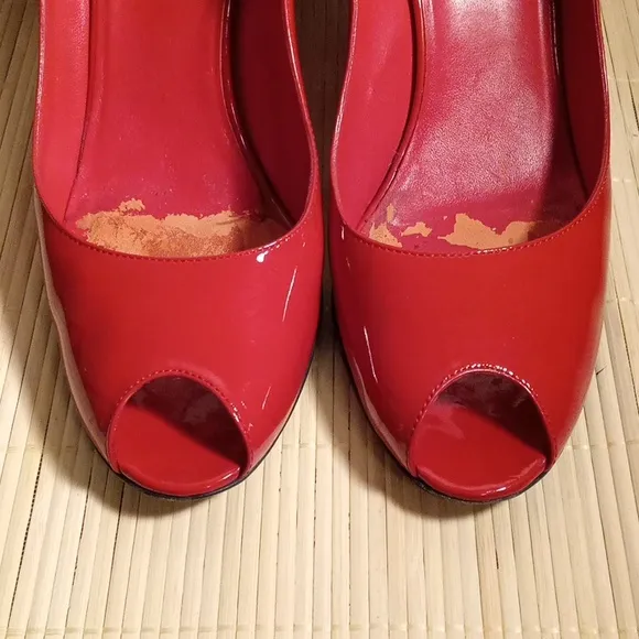 GUCCI Elegant Red Peep-Toe Heels Wedges Size 9.5B