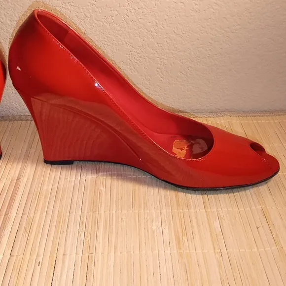 GUCCI Elegant Red Peep-Toe Heels Wedges Size 9.5B
