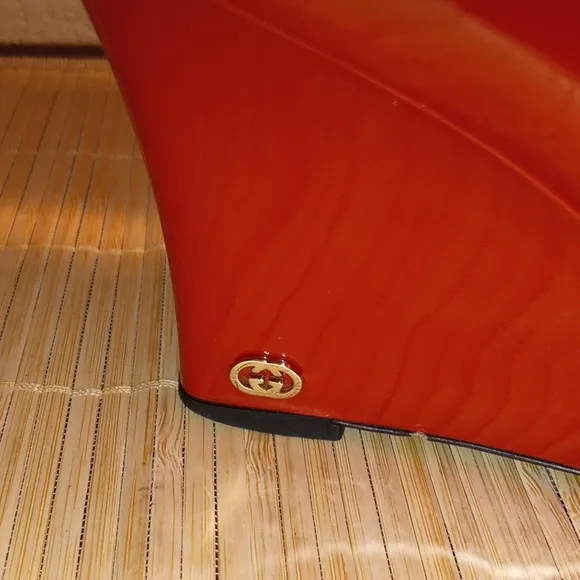GUCCI Elegant Red Peep-Toe Heels Wedges Size 9.5B