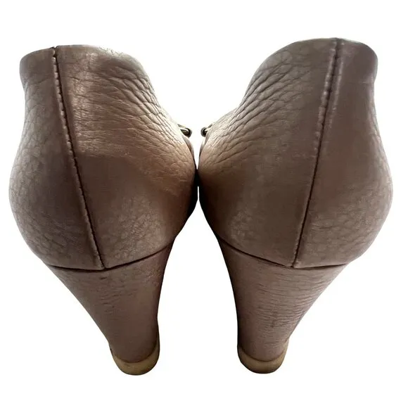 Gucci Metallic Peep Toe Horsebit Wedges in Pink