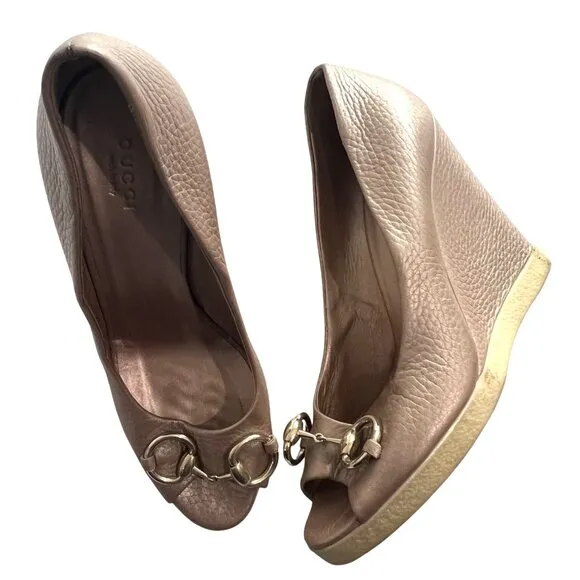 Gucci Metallic Peep Toe Horsebit Wedges in Pink