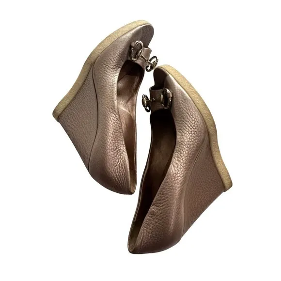 Gucci Metallic Peep Toe Horsebit Wedges in Pink