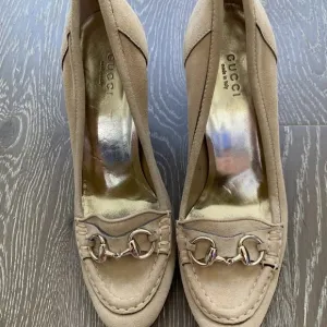Gucci suede leather pumps