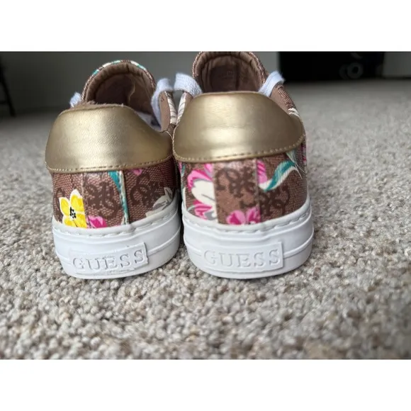 Guess Floral Sneakers Low Top Casual Fashion Shoes women Size 6