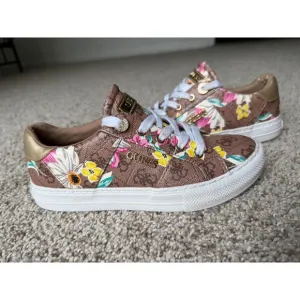 Guess Floral Sneakers Low Top Casual Fashion Shoes women Size 6