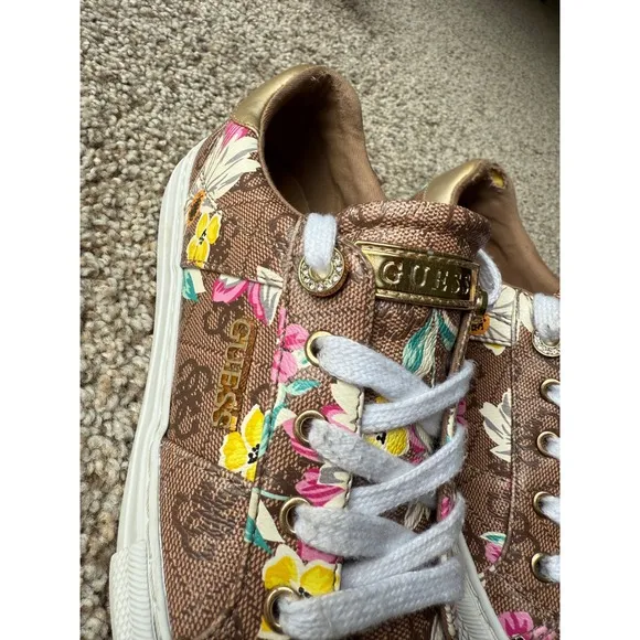 Guess Floral Sneakers Low Top Casual Fashion Shoes women Size 6