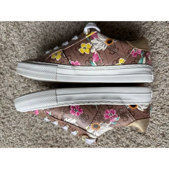 Guess Floral Sneakers Low Top Casual Fashion Shoes women Size 6