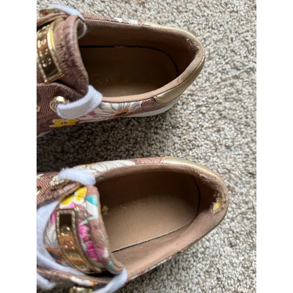 Guess Floral Sneakers Low Top Casual Fashion Shoes women Size 6