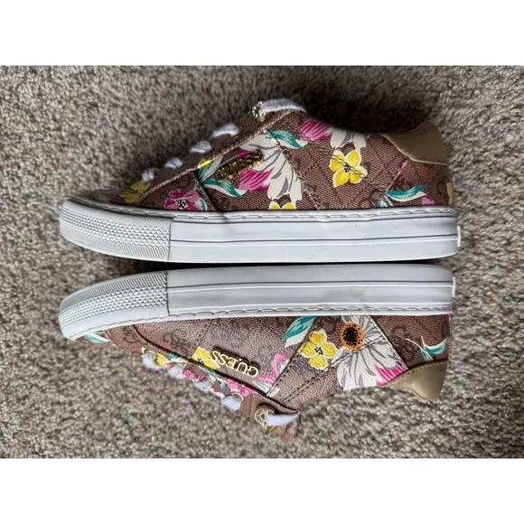 Guess Floral Sneakers Low Top Casual Fashion Shoes women Size 6