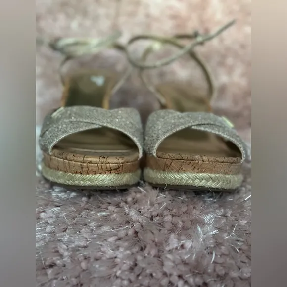 GUESS Metallic Strappy Platform Wedges Womens Size 11