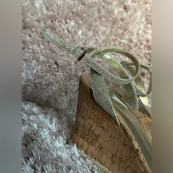 GUESS Metallic Strappy Platform Wedges Womens Size 11