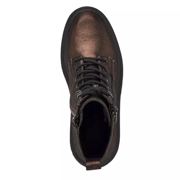 GUESSWomen's Ferina Combat LugSole Lace Up Boots