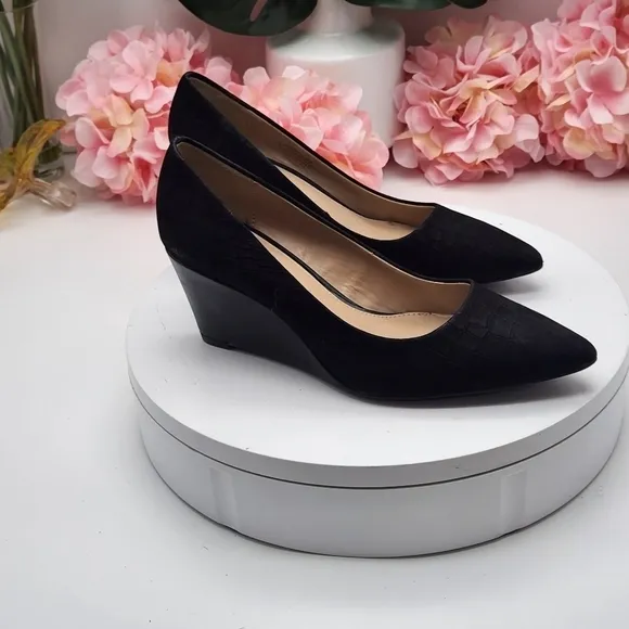 H by Halston Taupe Leather Sandie Croc Embossed Wedge Pump Size 5.5
