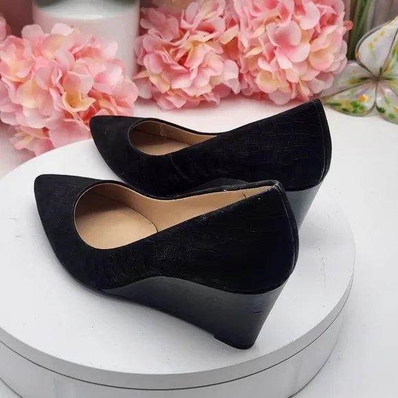 H by Halston Taupe Leather Sandie Croc Embossed Wedge Pump Size 5.5