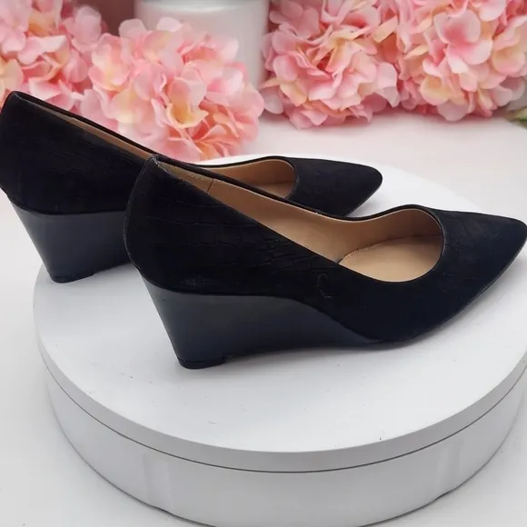 H by Halston Taupe Leather Sandie Croc Embossed Wedge Pump Size 5.5