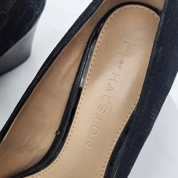 H by Halston Taupe Leather Sandie Croc Embossed Wedge Pump Size 5.5