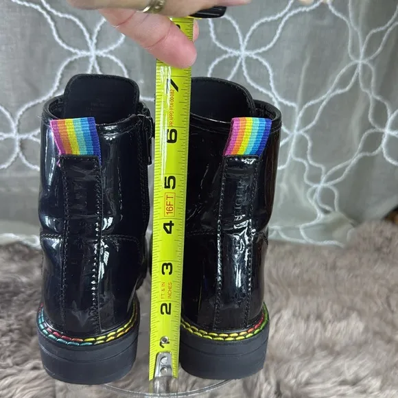 (H) Kurt Geiger Lace-up ankle boots with patent leather siper, Sz 9 little kid