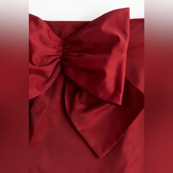 H&amp;M NWT viral red bow mini skirt