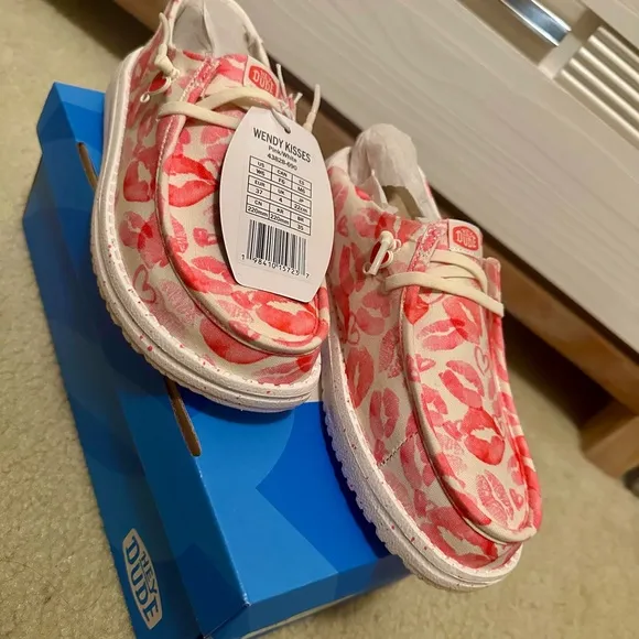 Hey Dude kiss  Shoes