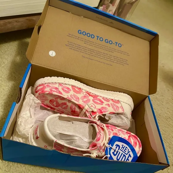 Hey Dude kiss  Shoes