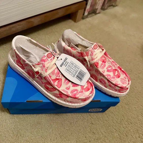 Hey Dude kiss  Shoes
