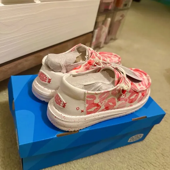 Hey Dude kiss  Shoes