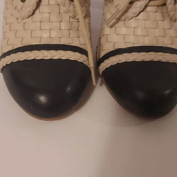 Hinge Elegant Two-Tone Spectator Oxford Women's Heels Navy Cream Size 7