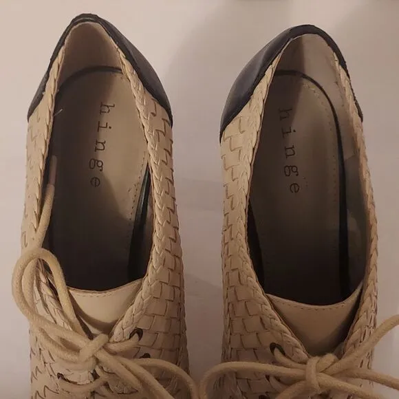 Hinge Elegant Two-Tone Spectator Oxford Women's Heels Navy Cream Size 7