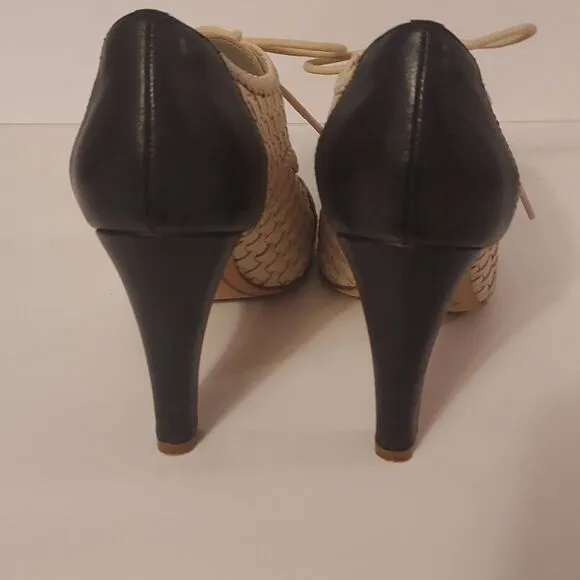 Hinge Elegant Two-Tone Spectator Oxford Women's Heels Navy Cream Size 7