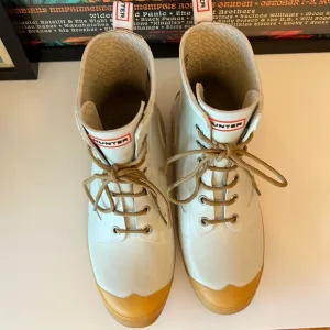Hunter Lace-Up Boots-Size 9