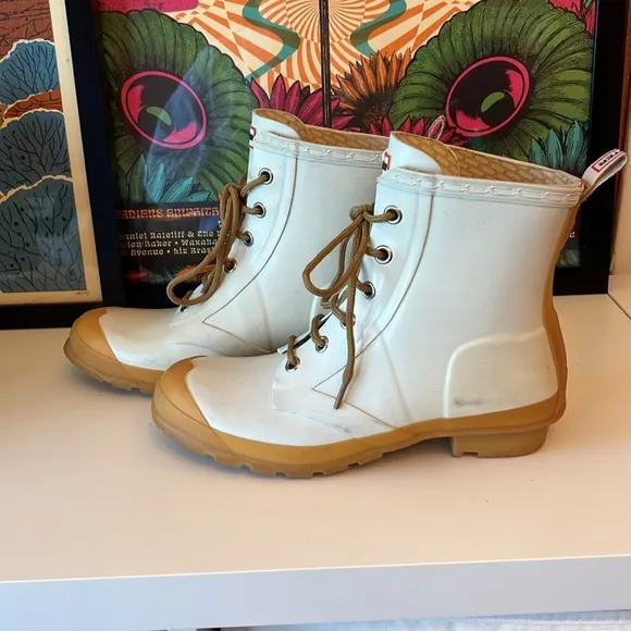 Hunter Lace-Up Boots-Size 9