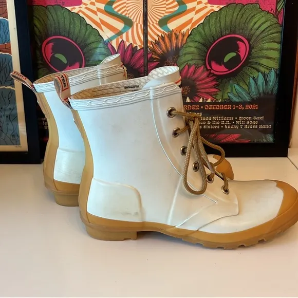 Hunter Lace-Up Boots-Size 9