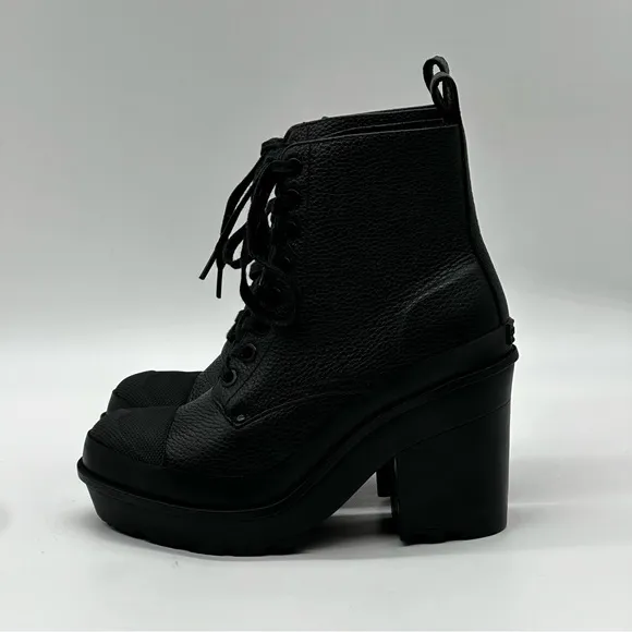 Hunter Original Lace Up Boots. Size 6