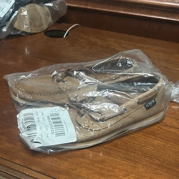 J Crew Classic leather boat shoes AL512
