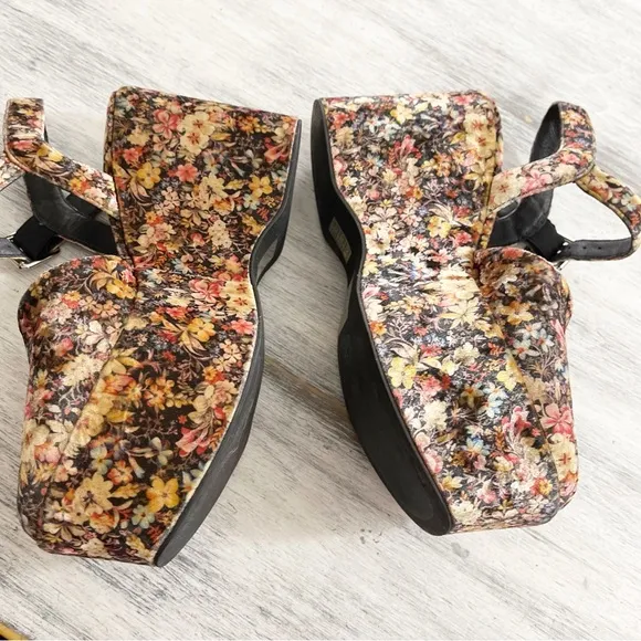 Jeffrey Campbell Boho floral ankle strap platforms wedges size 8.5