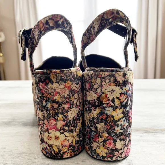 Jeffrey Campbell Boho floral ankle strap platforms wedges size 8.5