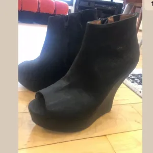 Jeffrey Campbell Peep Toe Wedges Sz 8