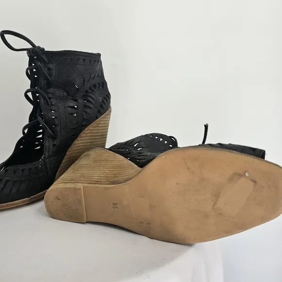 Jeffrey Campbell Rodillo Wedge Sandals | Black Laser Cut | Size 9.5