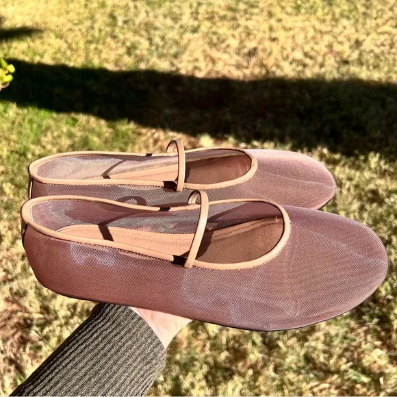 Jeffrey Campbell Swan Lake‎ Mesh Flats Taupe Blush Color Size 9.5