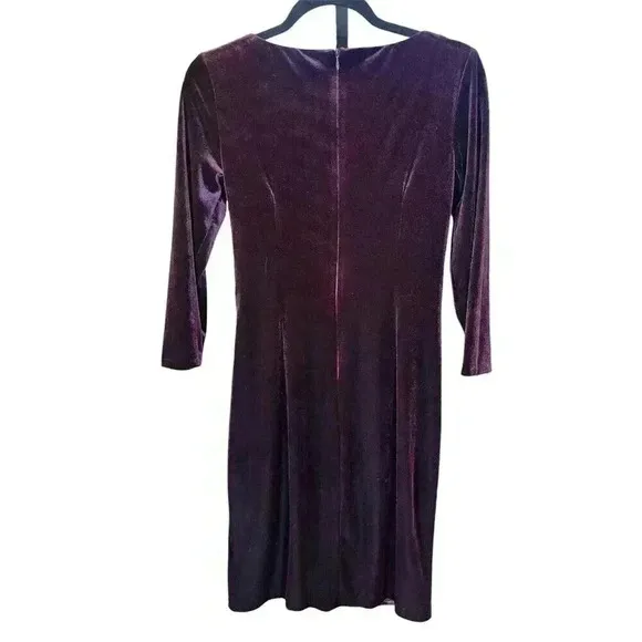 Jessica Howard Women's Velvet Sheath Dress; Size 6; Plum